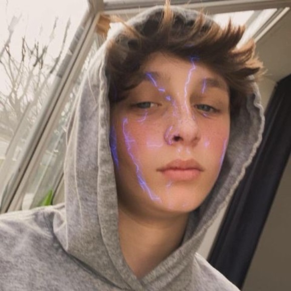 Meet your Posher, Théo - Picture 1 of 1